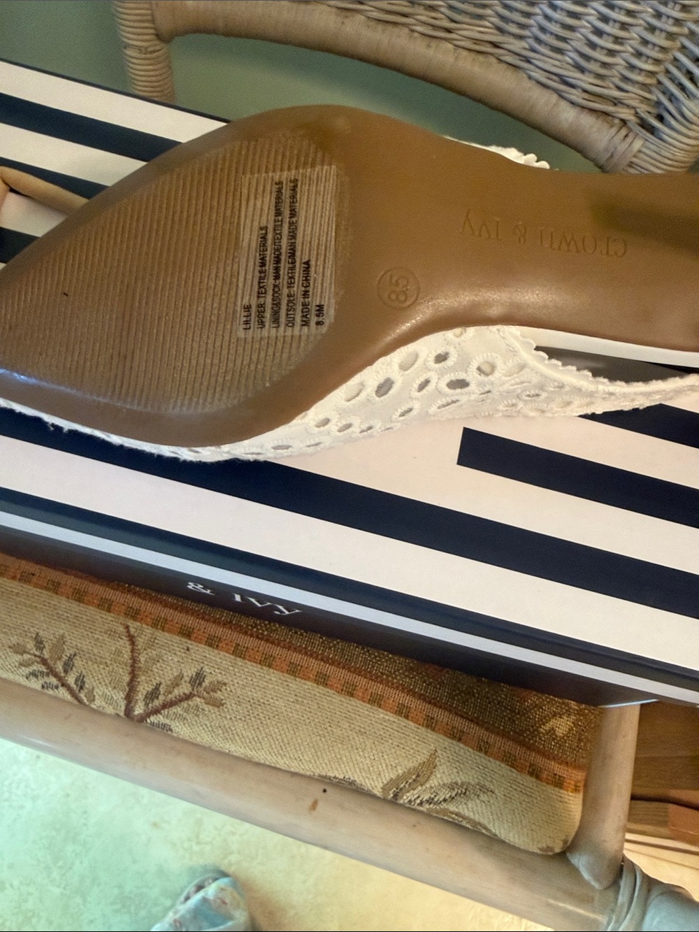 New Crown & Ivy White Eyelet Slingback Kitten Heels - Picture 7 of 8